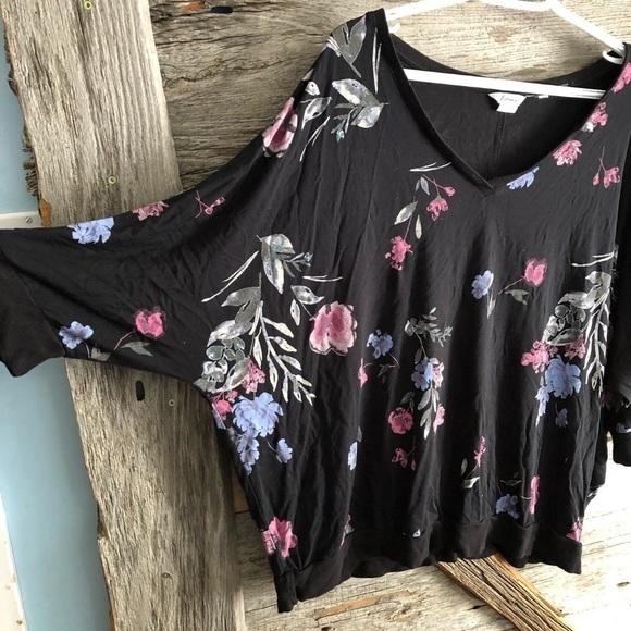 Reitmans Plus Size 2X Black Batwing Floral Top - Picture 2 of 6